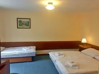 Lomnice Hotel & Restaurant Отель