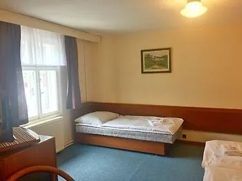 Отель Lomnice Hotel & Restaurant Шпиндлерув-Млин