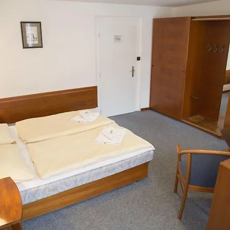 Lomnice Hotel & Restaurant Отель Шпиндлерув-Млин